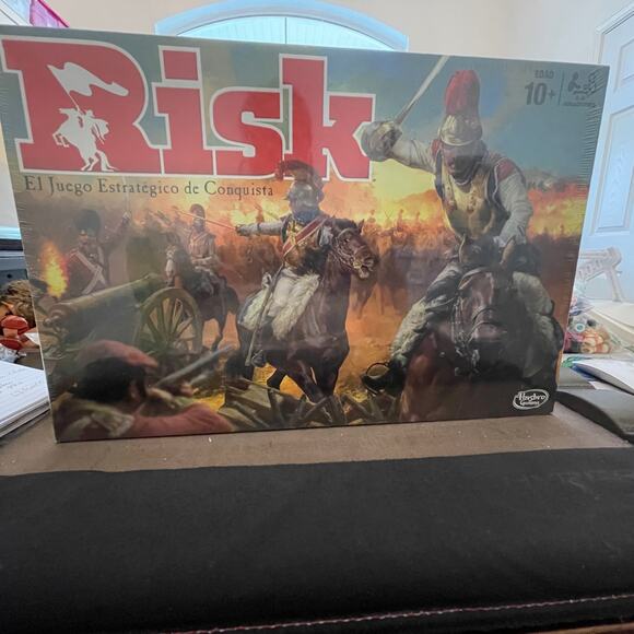 Hasbro Gaming 2015 RISK game - Spanish Version - Unplayed, contents are sealed - Picture 1 of 4